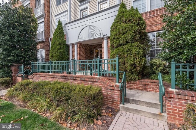 Building Photo - 305 Redland Blvd Unit 101