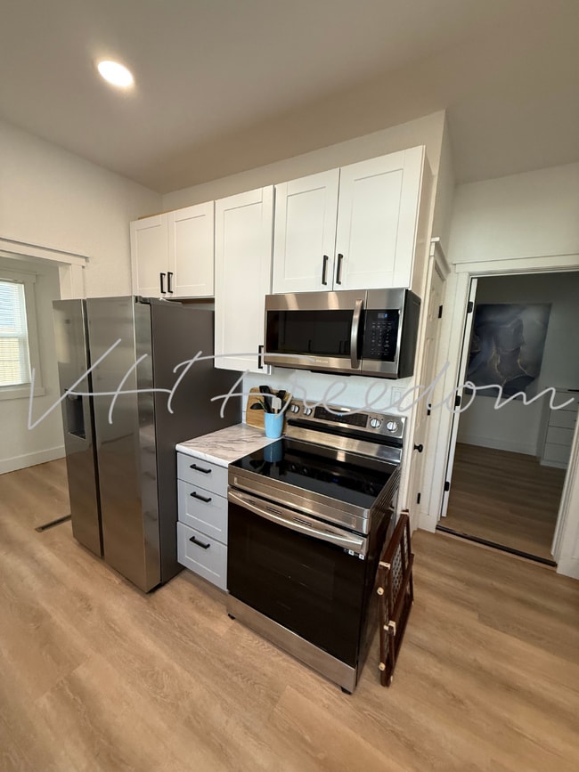 Photo - 826 7th Ave N