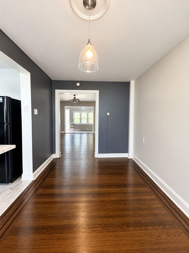 Photo - 6744 Linmore Ave