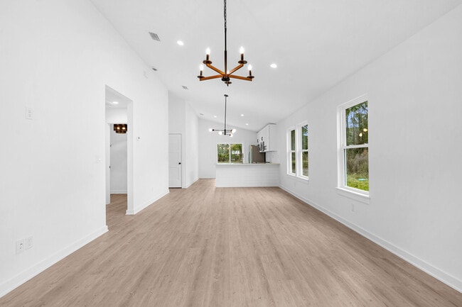 Photo - 964 W 9th St