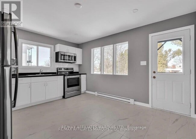 Photo - 123 New St