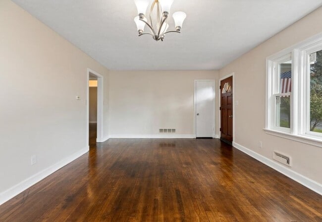 Photo - 226 Fraser Ln