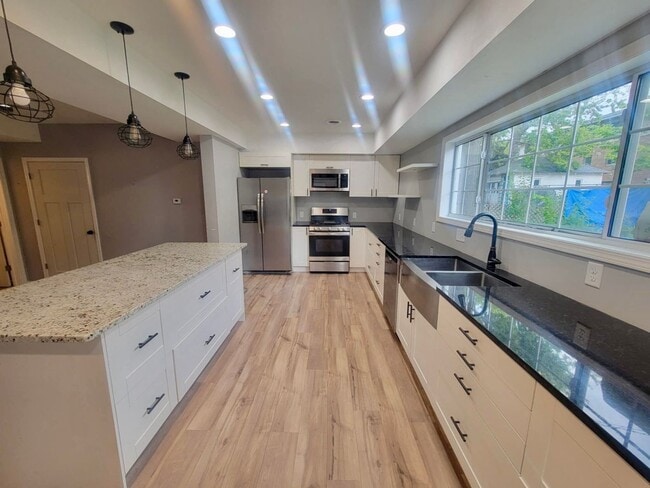 Photo - Bright, Modern, and Beautifully Updated 3 Bed + Loft, 2.5 Bath Home in the Heart of Hopkins, MN -...