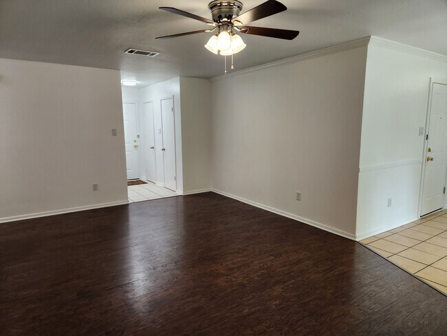 Photo - 417 Wallace Dr