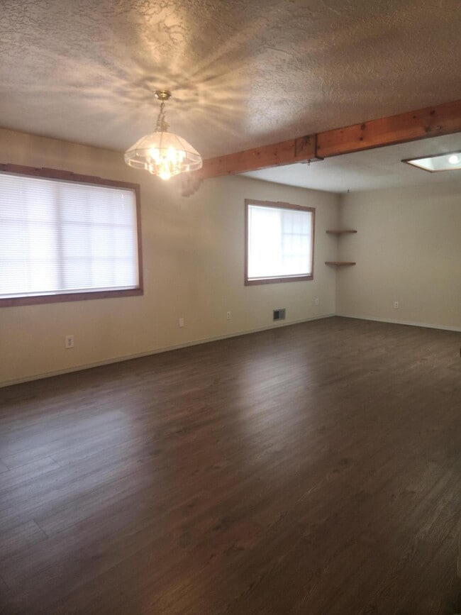 Photo - 8505 Hannett Ave NE