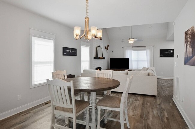 Photo - 515 Woodtrace Dr