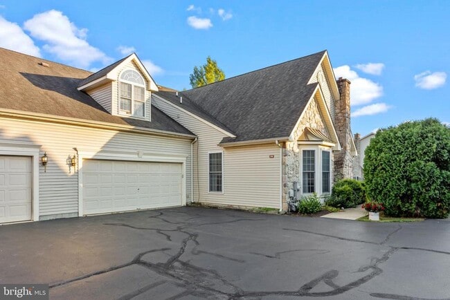 Photo - 319 Starflower Ln