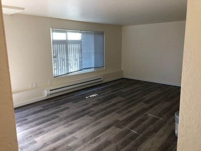 Building Photo - 2839 Thorndyke Ave W Unit 5 Rental