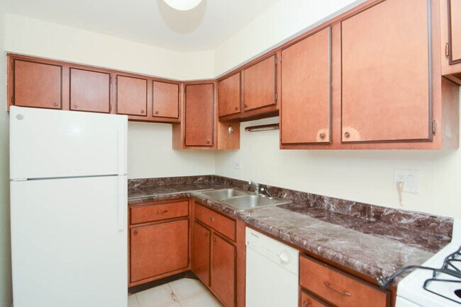 Photo - 665 W Wrightwood Ave Unit 214