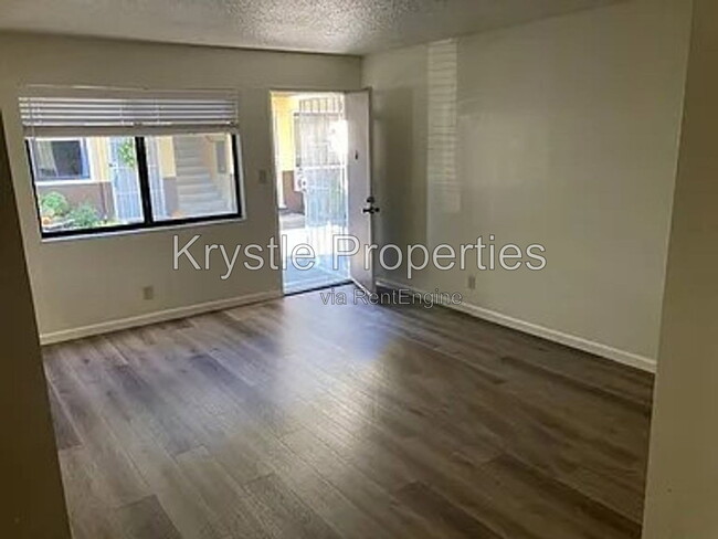 Photo - 135 W F St