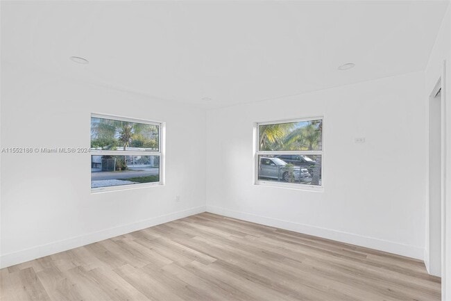 Photo - 216 NE 160th St