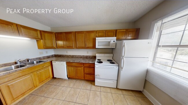 Photo - 1378 1/2 Indianola Avenue-