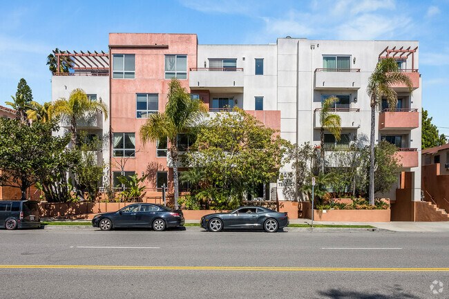 Building Photo - 2010 S Beverly Glen Blvd Unit 103 Rental