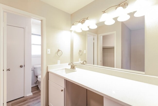 Photo - 1206 Cable Way