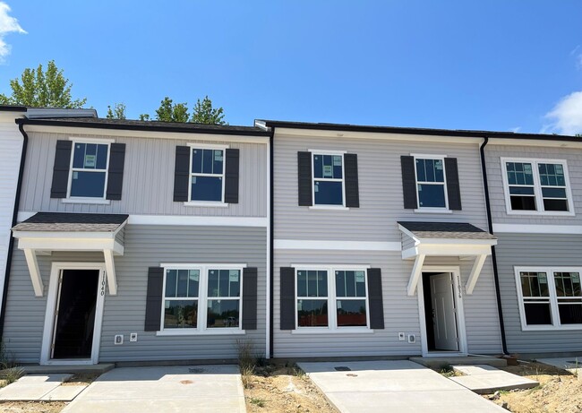 3BD/2.5BTH townhome located in the Village... - 3BD/2.5BTH townhome located in the Village...