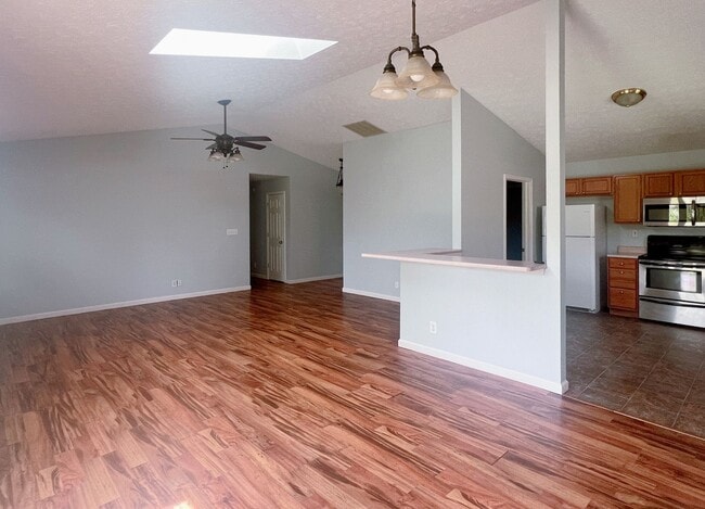 Photo - 3B2B Ranch Fenced yard+screen room