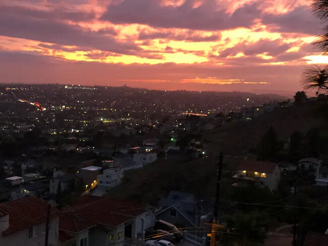 Building Photo - Hilltop 5BR Retreat w/ Sunset Views + Game Room