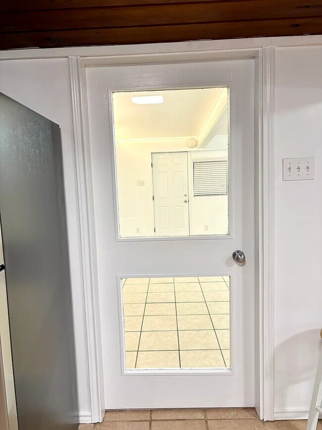 Photo - 111 W Janin Cir