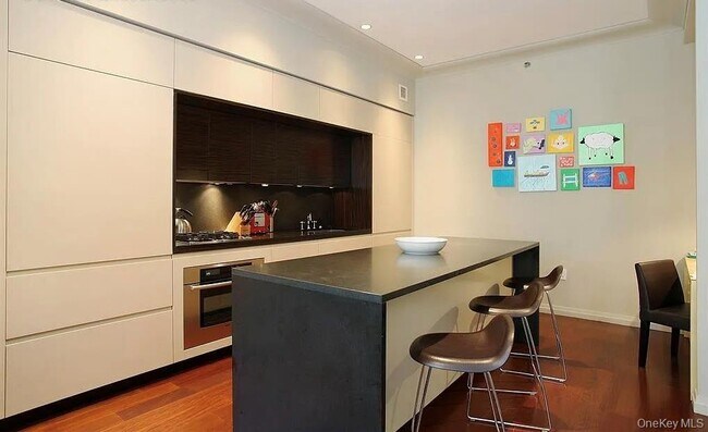 Photo - 55 Wall St Unit 0