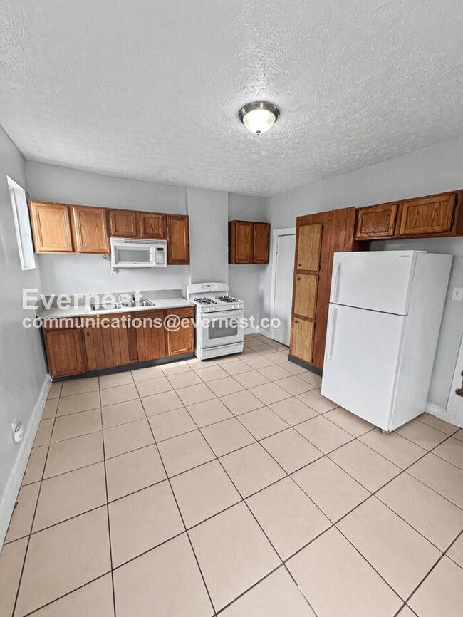 Photo - 1393 Cable Ave