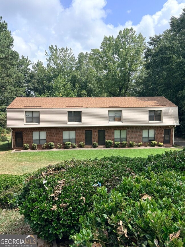 Building Photo - 165 Hunters Ln