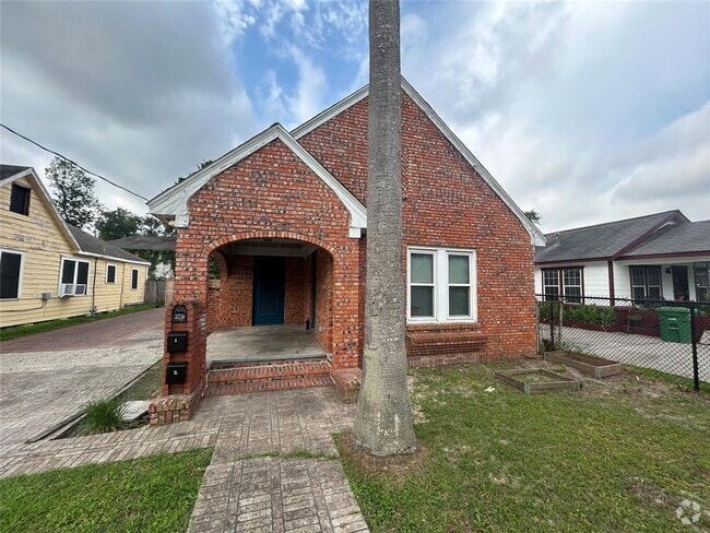 Building Photo - 822 Booth St Rental