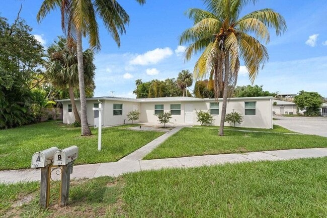 Photo - 121 S Lake Dr