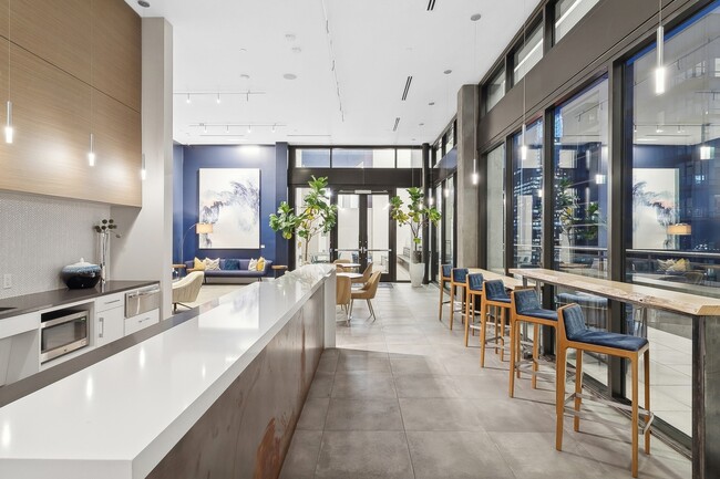 Reservable penthouse lounge with kitchen