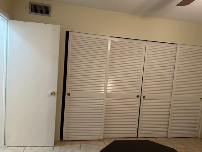 Photo - 1554 N 12th Ct Unidad #14B