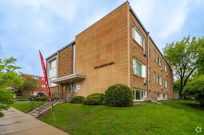 Building Photo - 1936 Ford Parkway Rental