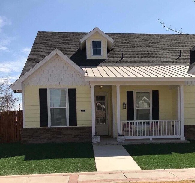 Building Photo - 2101 10th St