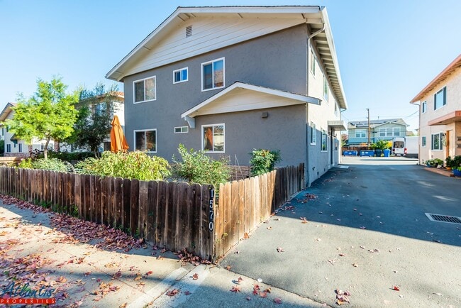 Building Photo - 1570 Quebec Ct Unit 4