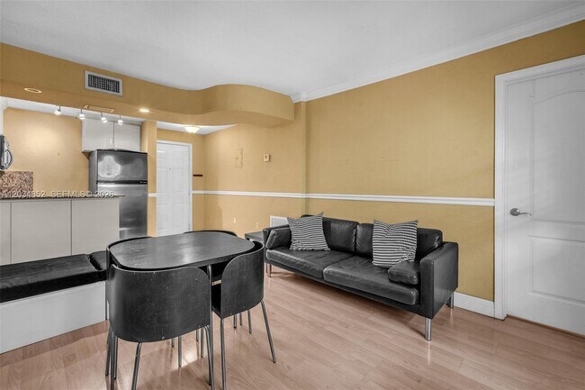 Building Photo - 3245 Virginia St Unit 65