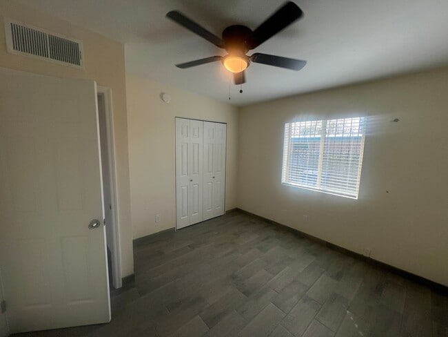 Photo - Newly Refurbish 2 Bed. 1 Ba. Duplex Apartment In Convenient Location Closed to Everthing