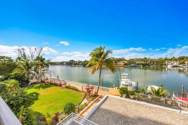 Photo - 5600 Collins Ave Unidad 4H