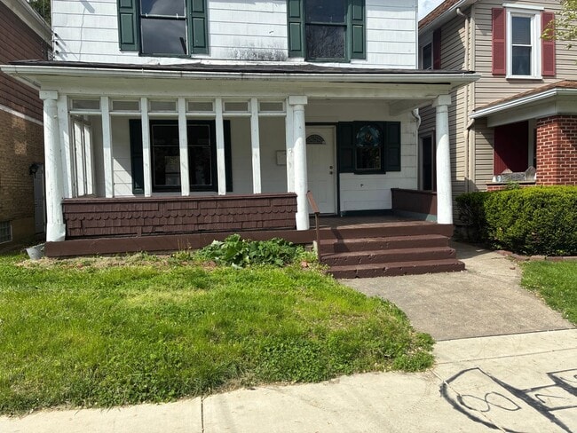 Building Photo - Newly Renovated 4 Bedroom Home