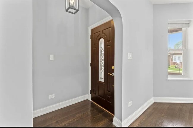 Building Photo - 1059 N Mayfield Ave Unit 3bed 1bath