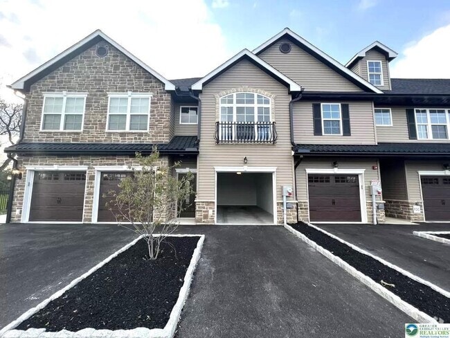 Building Photo - 1047 Cetronia Rd Rental