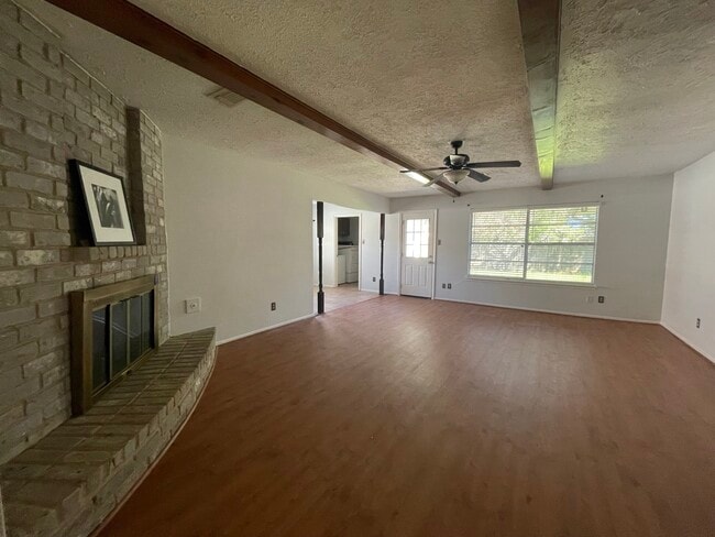 3103 Sam Houston Dr