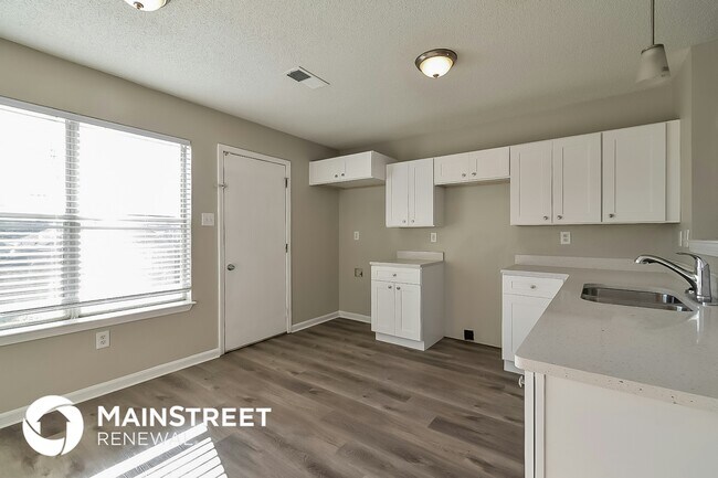 Photo - 4539 Longtree Ave