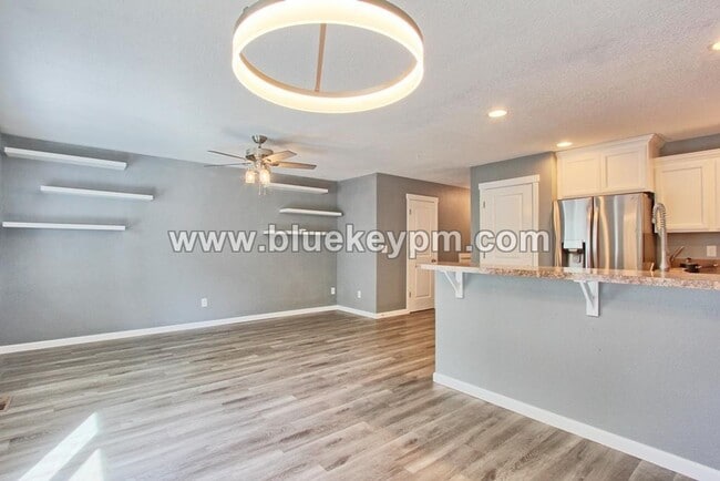 Photo - 9517 NE 73rd St