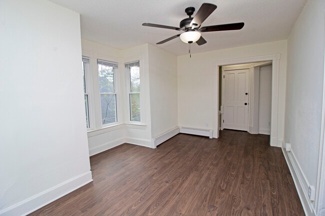 Photo - 867 Central Ave W Unidad 2