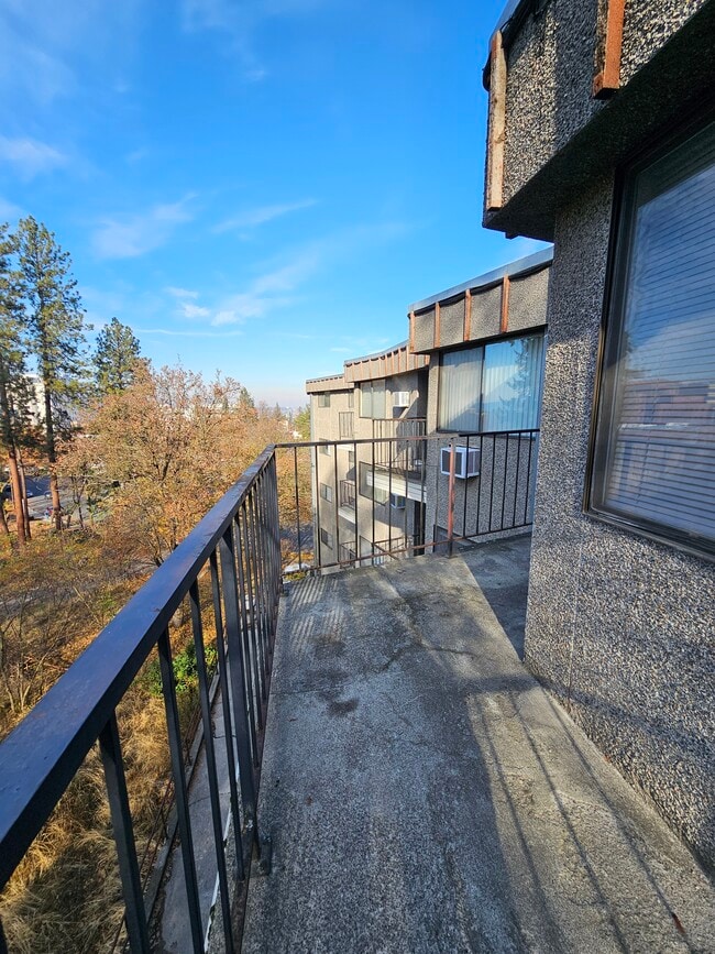 Photo - East 12 Rockwood Apartments