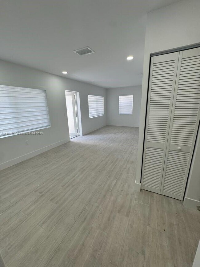 Photo - 1670 SW 11th Ter