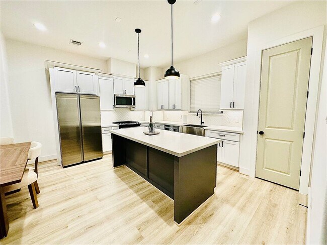 Photo - 2339 Eagle St