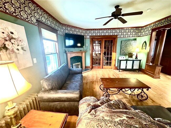 Building Photo - 505 W Conant St