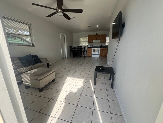 Photo - 4809 Steyr St