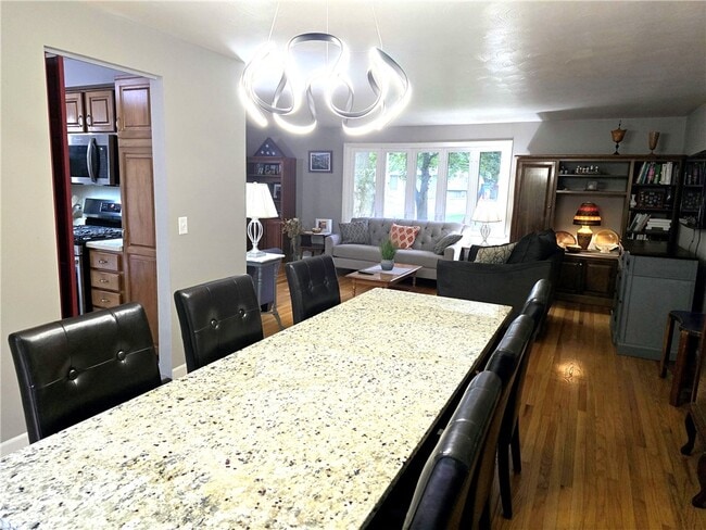 Photo - 298 Willowen Dr