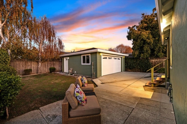 Photo - 330 Cuardo Ave