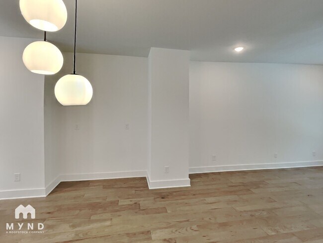 Photo - 1447 Walker Pl SE